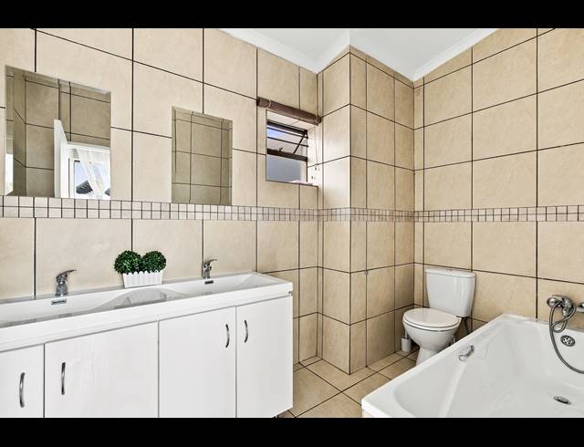 2 BEDROOM APARTMENT FOR SALE IN BARBEQUE DOWNS